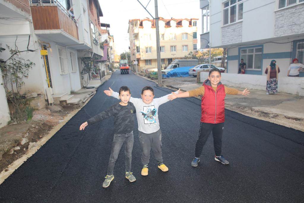 FATSA’DA BEŞ SOKAK SICAK ASFALTLA BULUŞTU